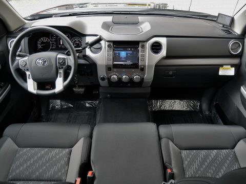 タンドラ ４ＷＤ クルーマックス　ＳＲ５　TRDオフロードPKG USトヨタ　北米　フルサイズピックアップトラック　トノカバー　LINE-X　新型　新車 (1)